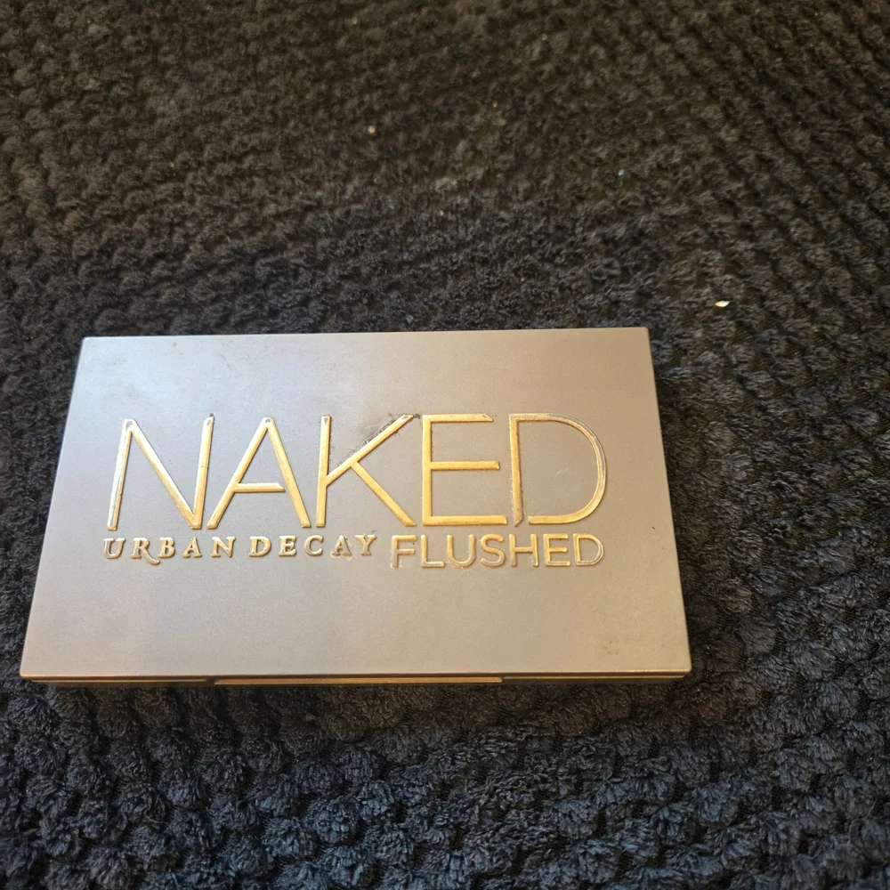Urban Decay Blush Palette - Coral, Rose, Champagne - Picture 2 of 2